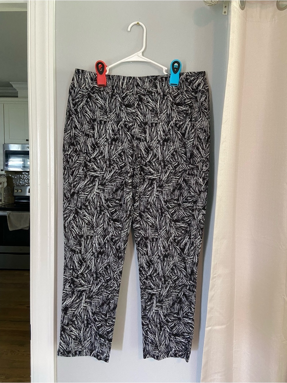 Black & White Patterned Stretch Pants